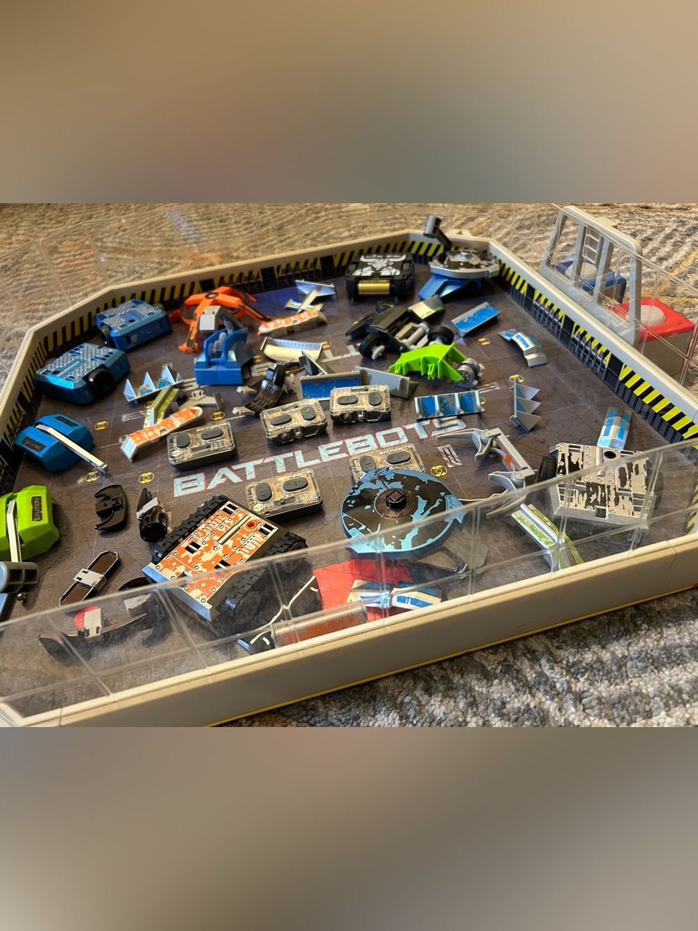 Hex Bot BATTLEBOTS Arena Playset with Blue, Green, Orange & Black Parts
